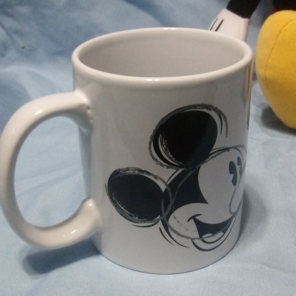 Mickey Mouse plush and mug - Picture 5 of 8